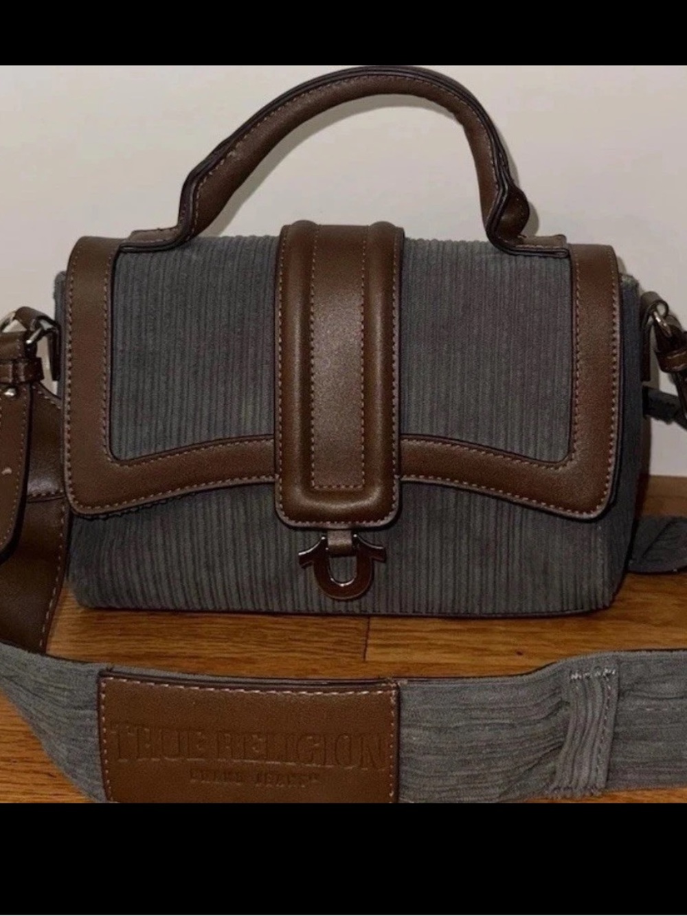 True religion crossbody
